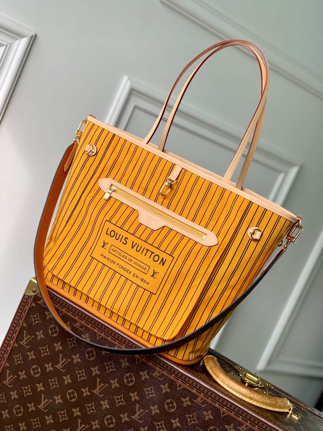 Neverfull Bandoulière Inside Out MM detail 1