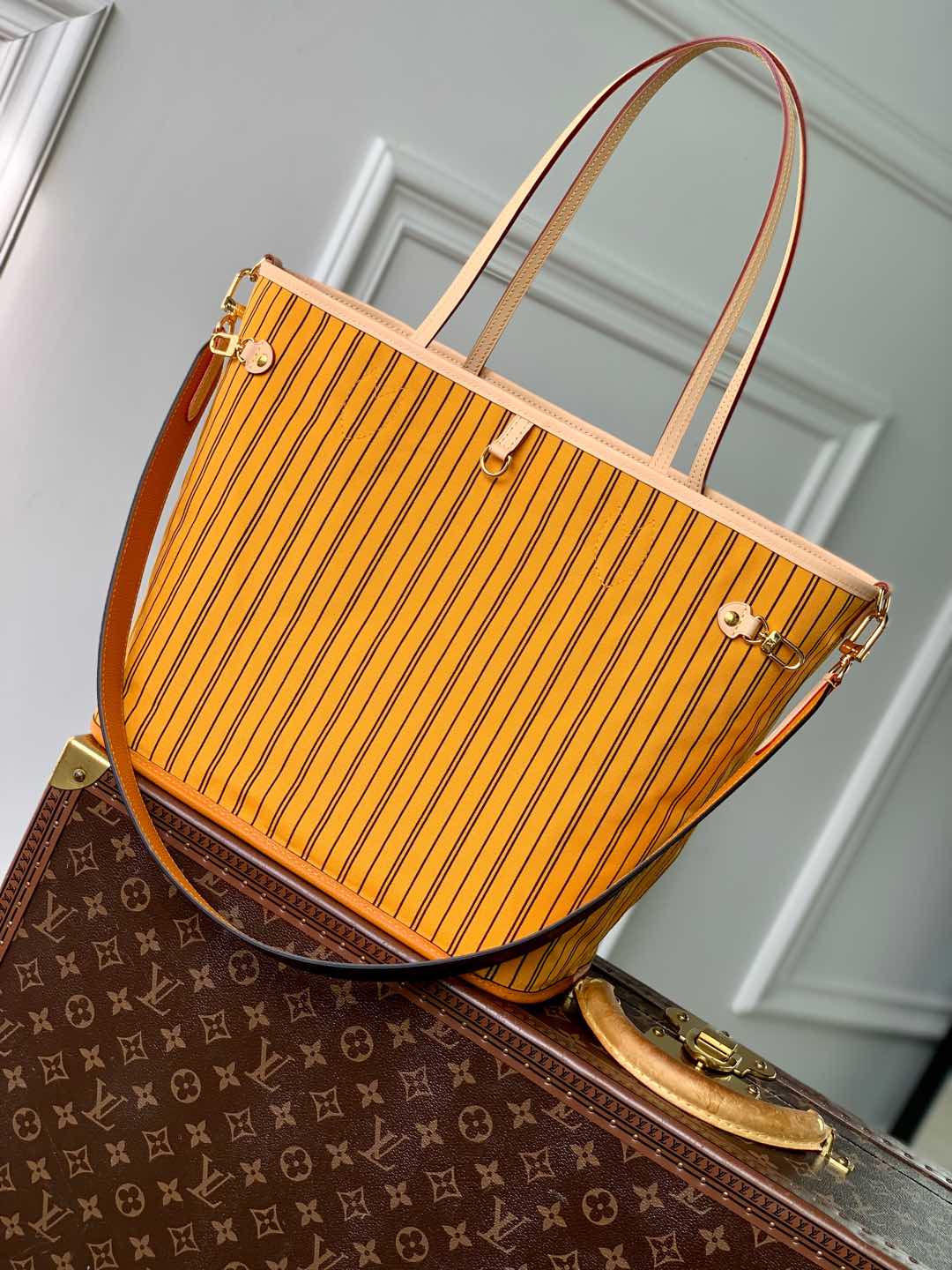 Neverfull Bandoulière Inside Out MM detail 3