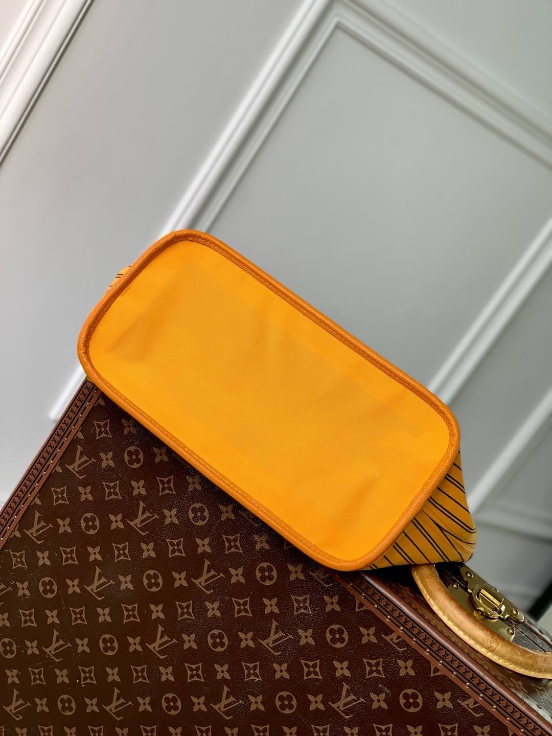 Neverfull Bandoulière Inside Out MM detail 4