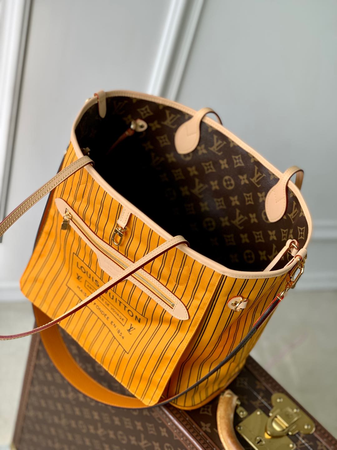 Neverfull Bandoulière Inside Out MM detail 9