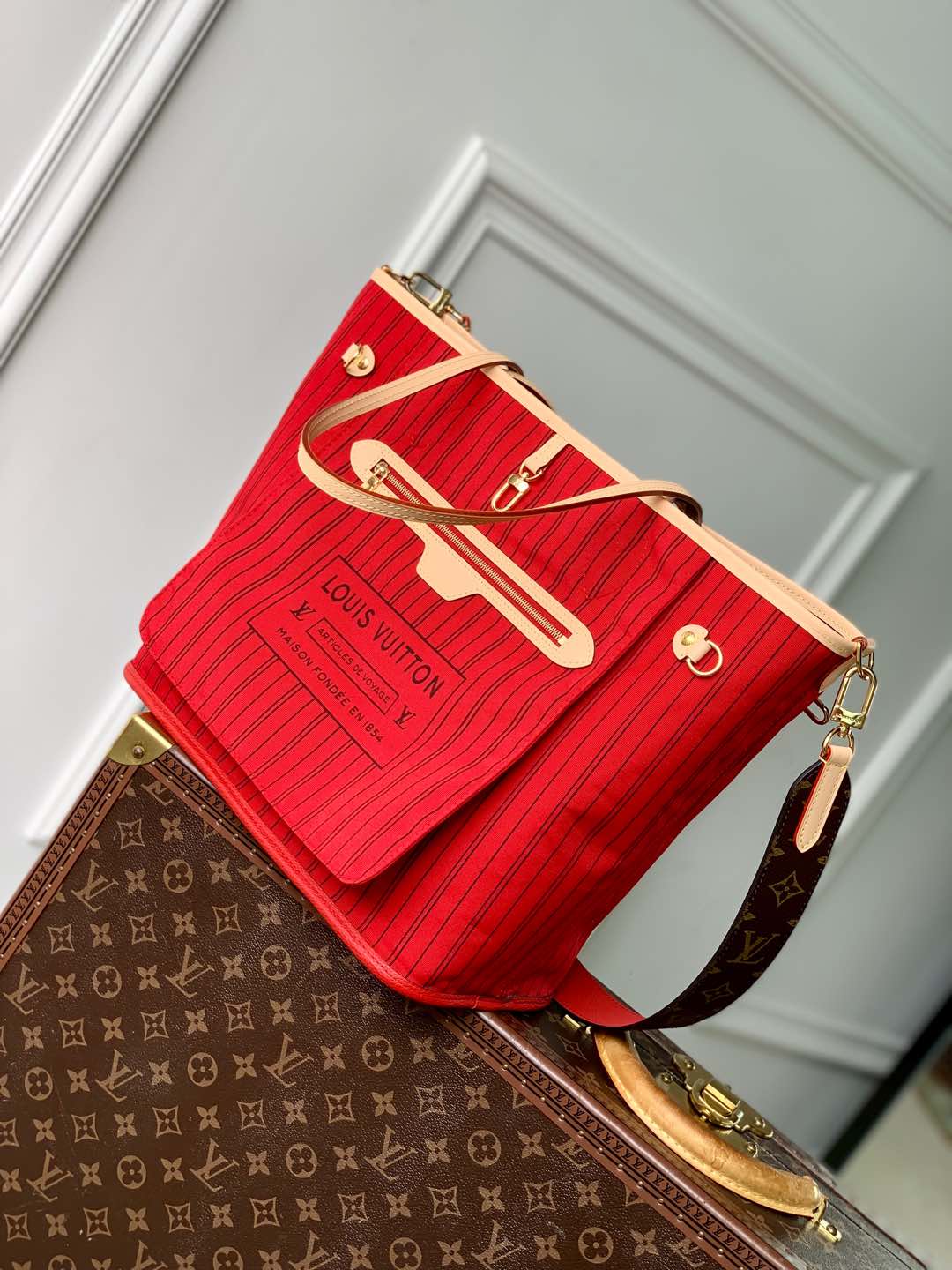Neverfull Bandoulière Inside Out MM detail 1