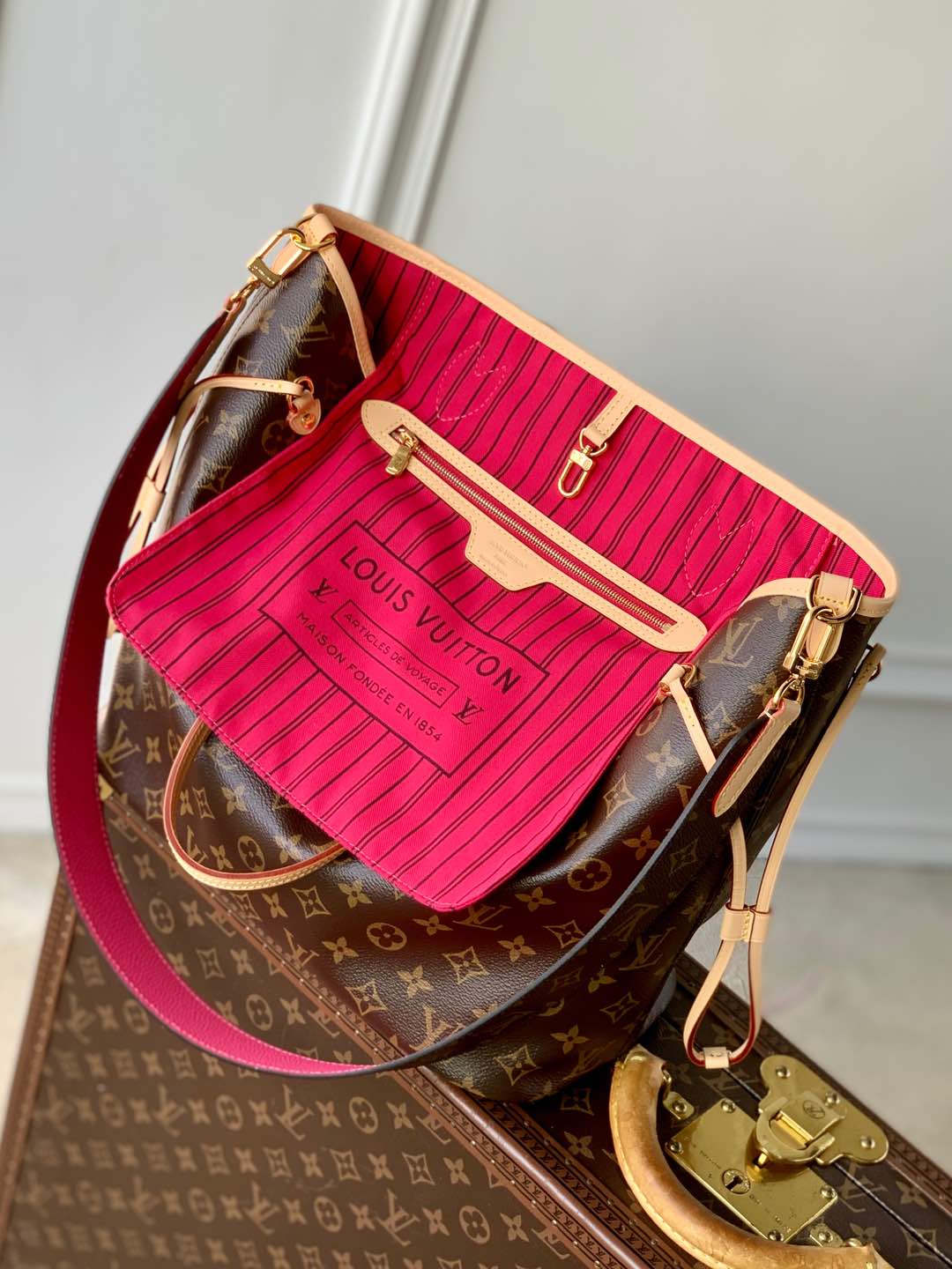 Neverfull Bandoulière Inside Out MM detail 9