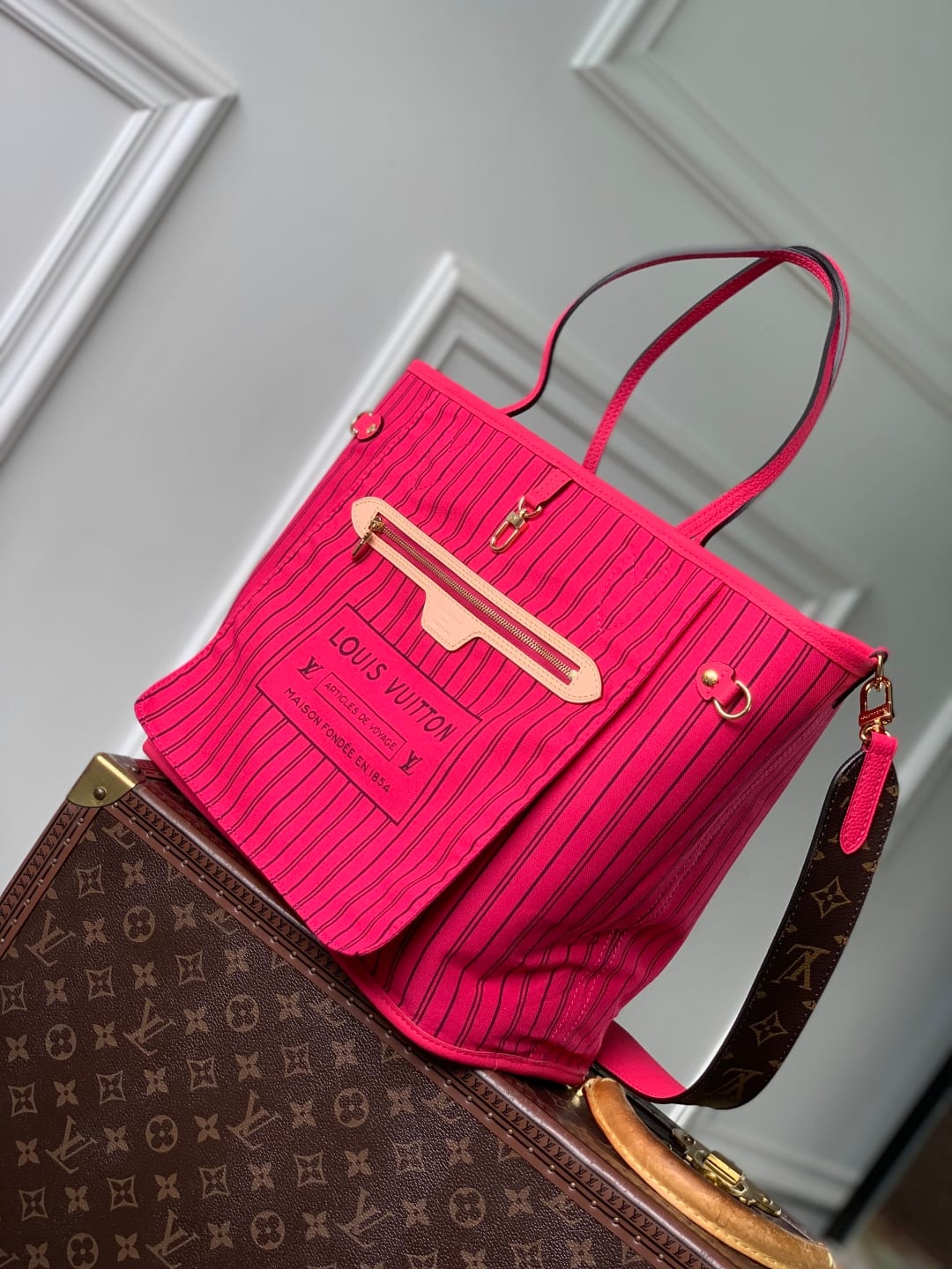 Neverfull Bandoulière Inside Out MM detail 2