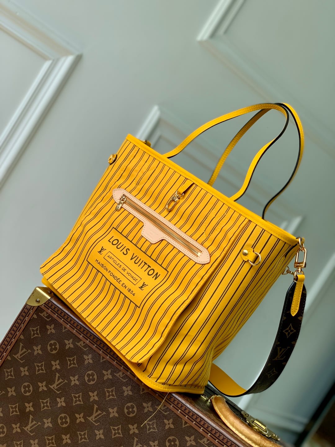 Neverfull Bandoulière Inside Out MM detail 2