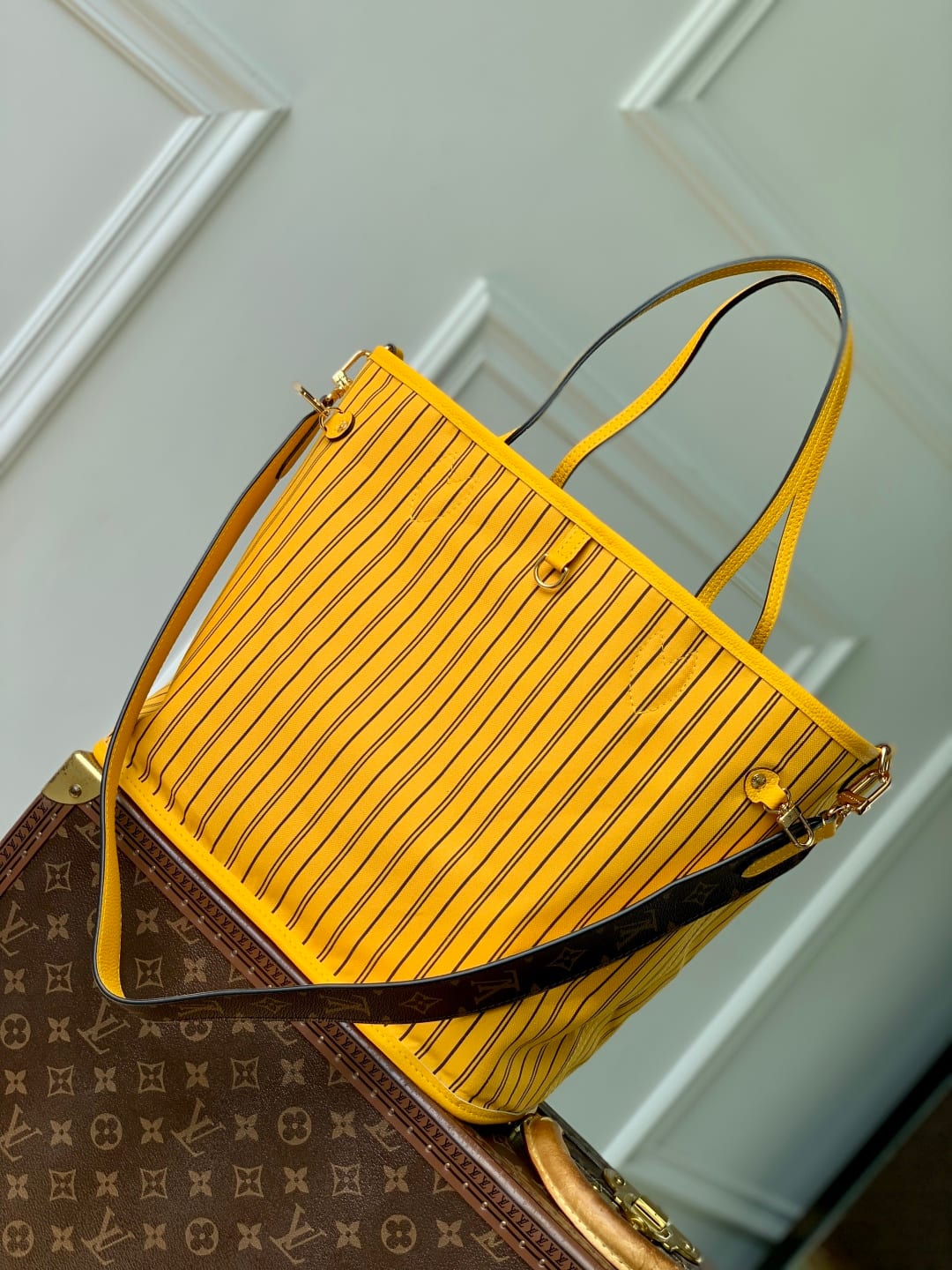Neverfull Bandoulière Inside Out MM detail 3