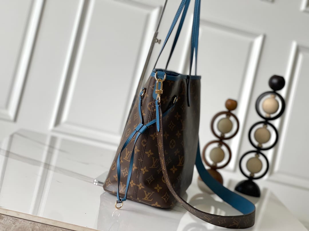 Neverfull Bandoulière Inside Out MM detail 2