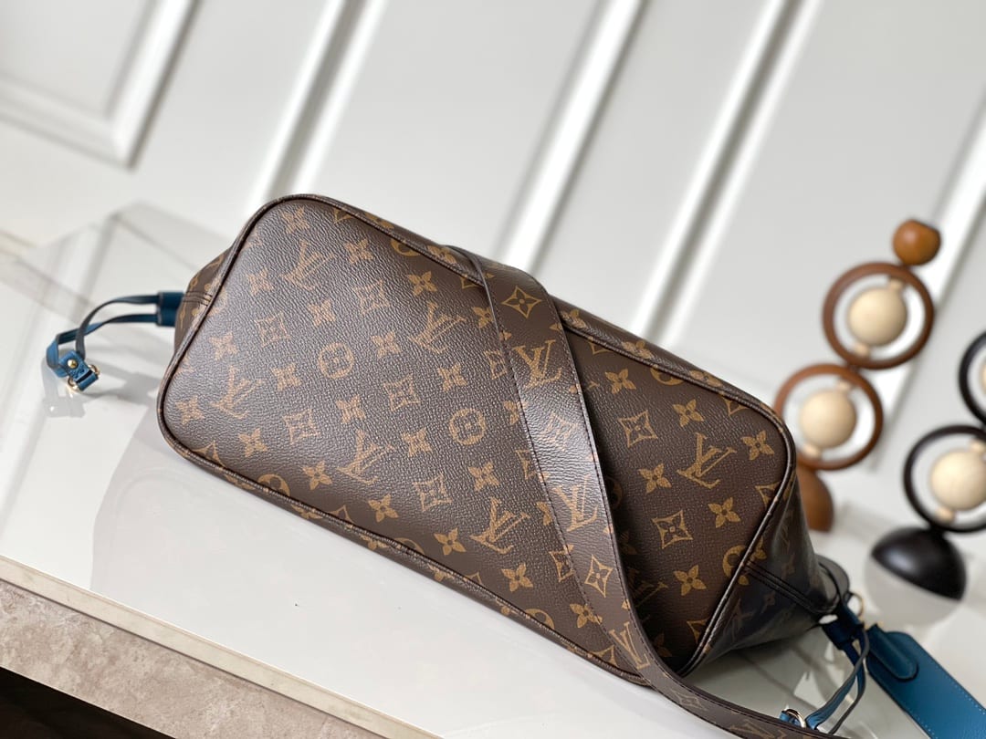 Neverfull Bandoulière Inside Out MM detail 4