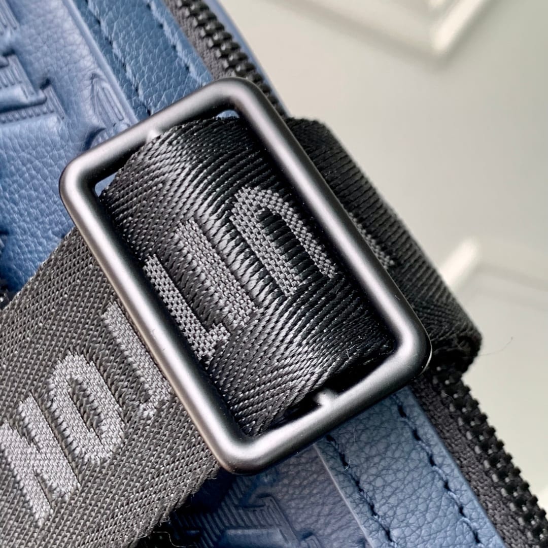 Trio Messenger detail 6