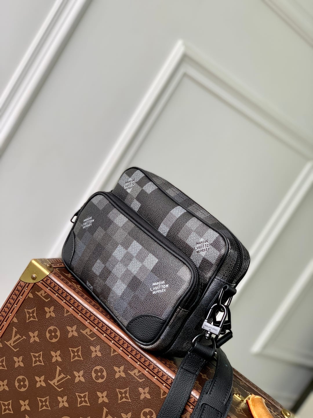 Nil Messenger detail 1