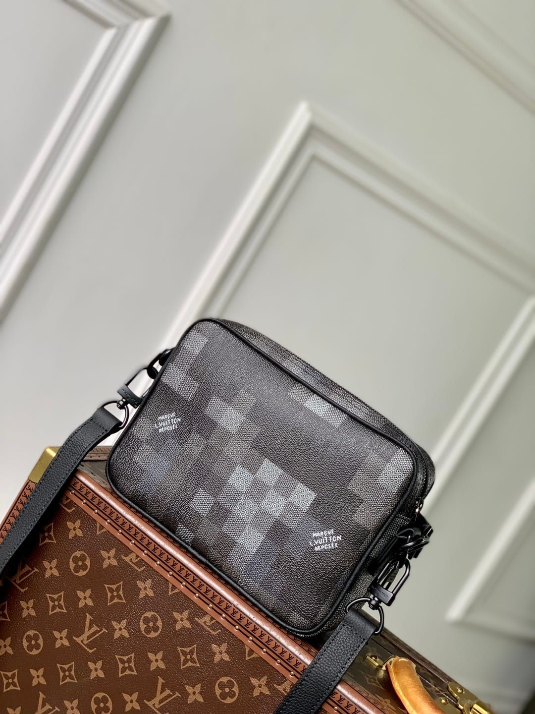 Nil Messenger detail 2