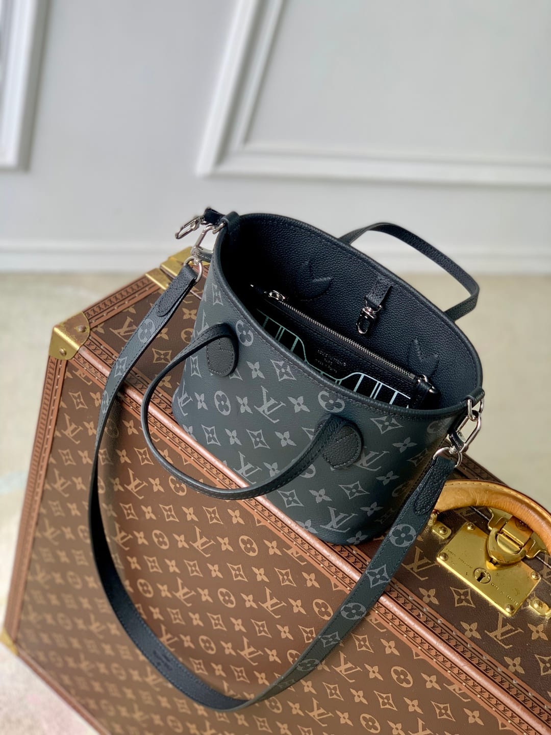 Neverfull Bandoulière Inside Out BB detail 9