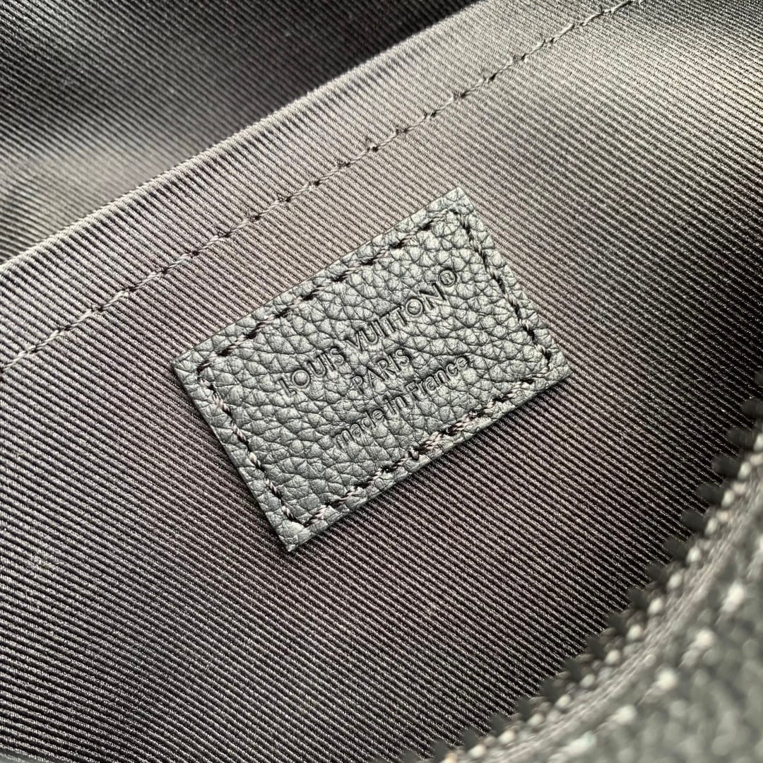 Boarding Messenger detail 8