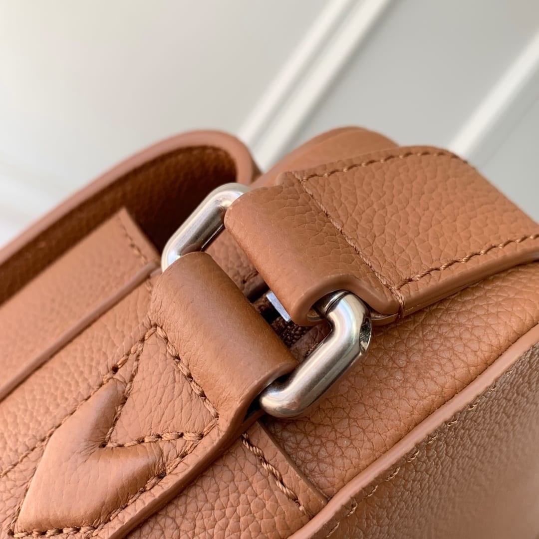 Boarding Messenger detail 7