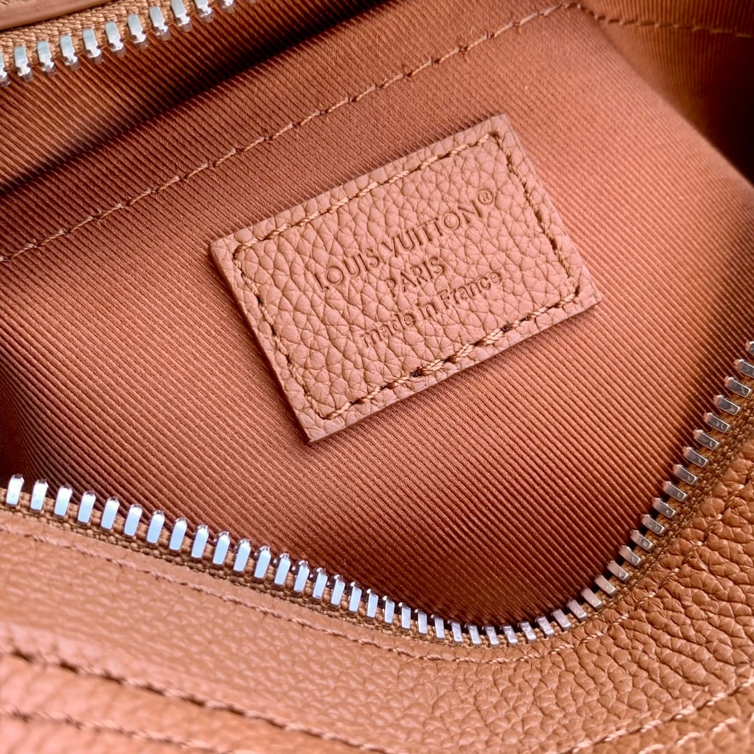 Boarding Messenger detail 8