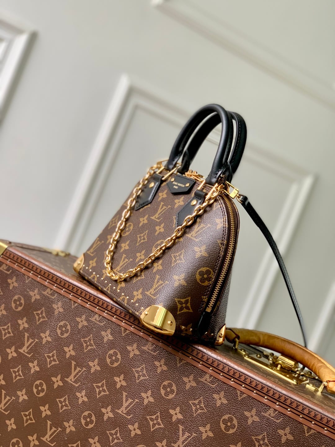 Alma Trunk BB detail 2