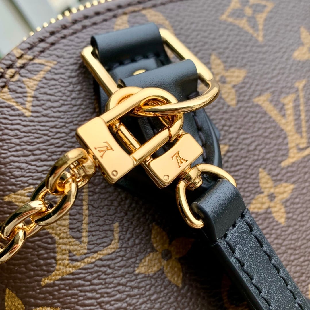 Alma Trunk BB detail 5