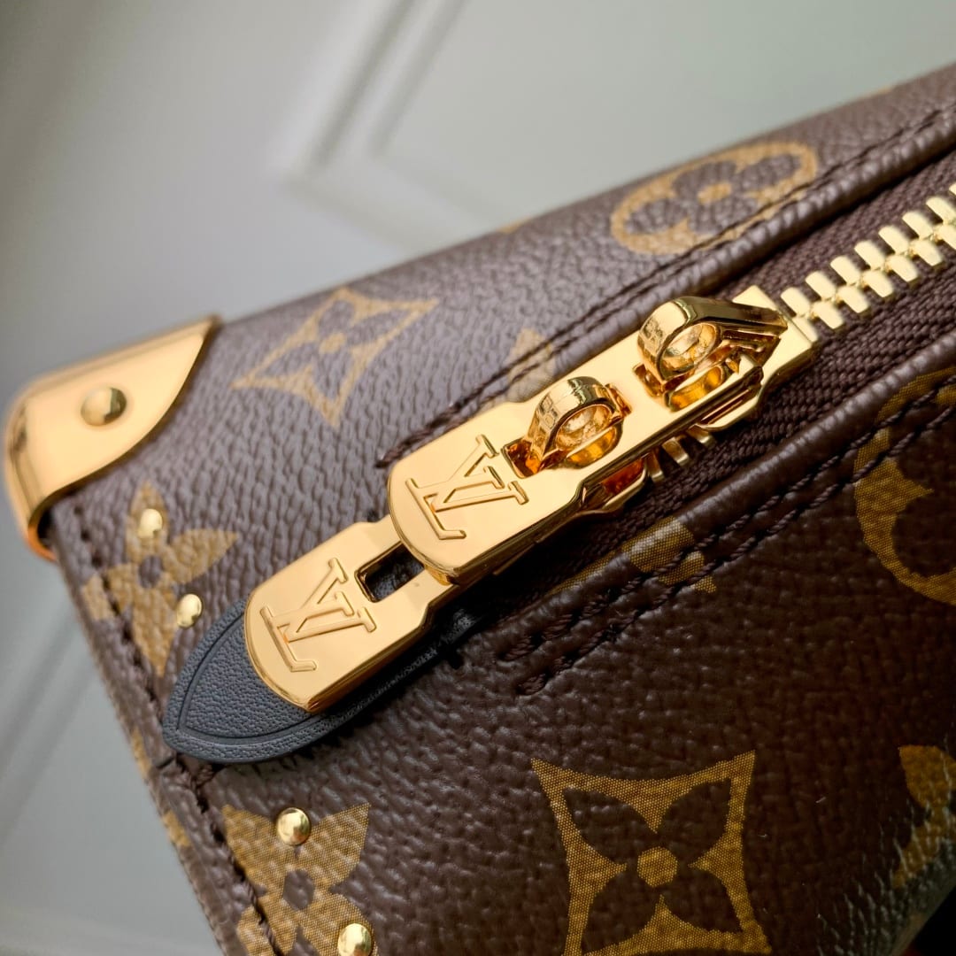 Alma Trunk BB detail 6