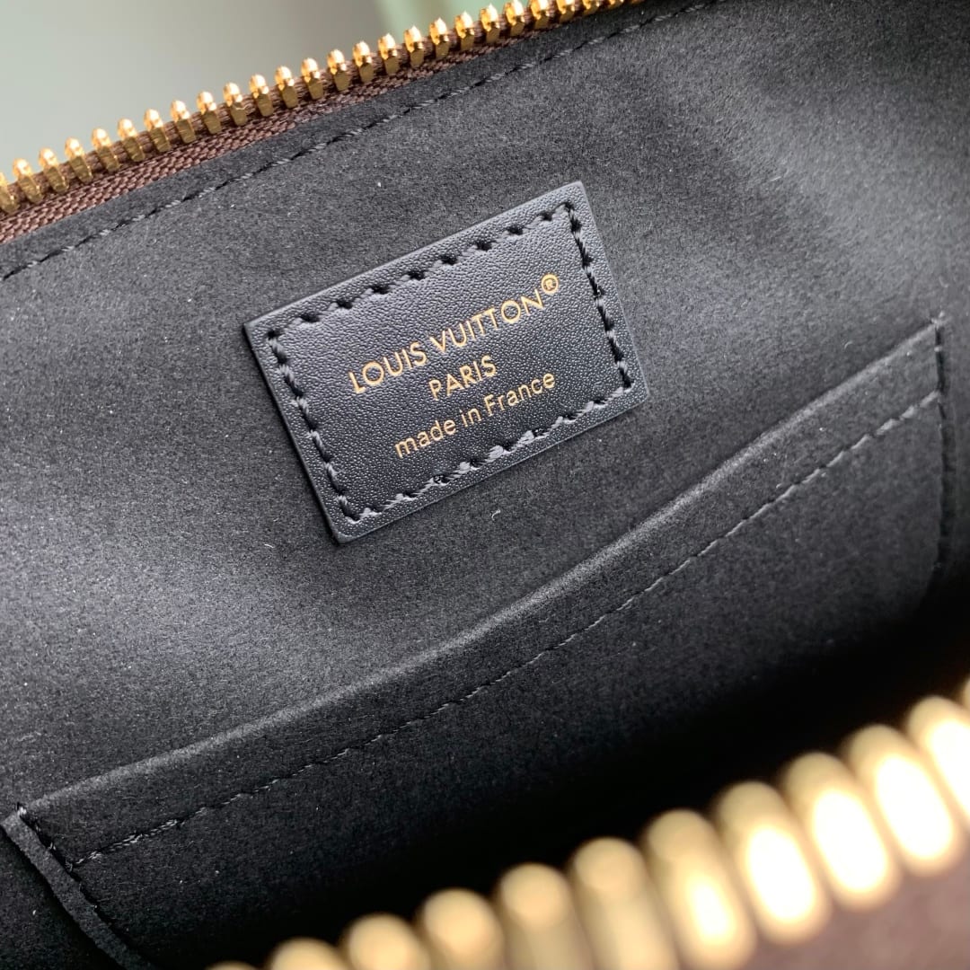 Alma Trunk BB detail 8