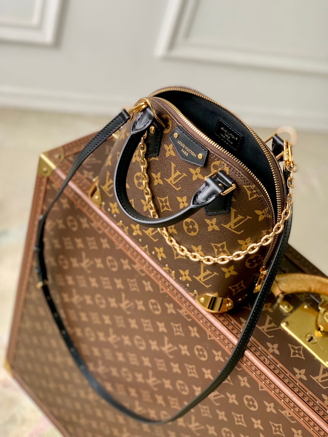Alma Trunk BB detail 9