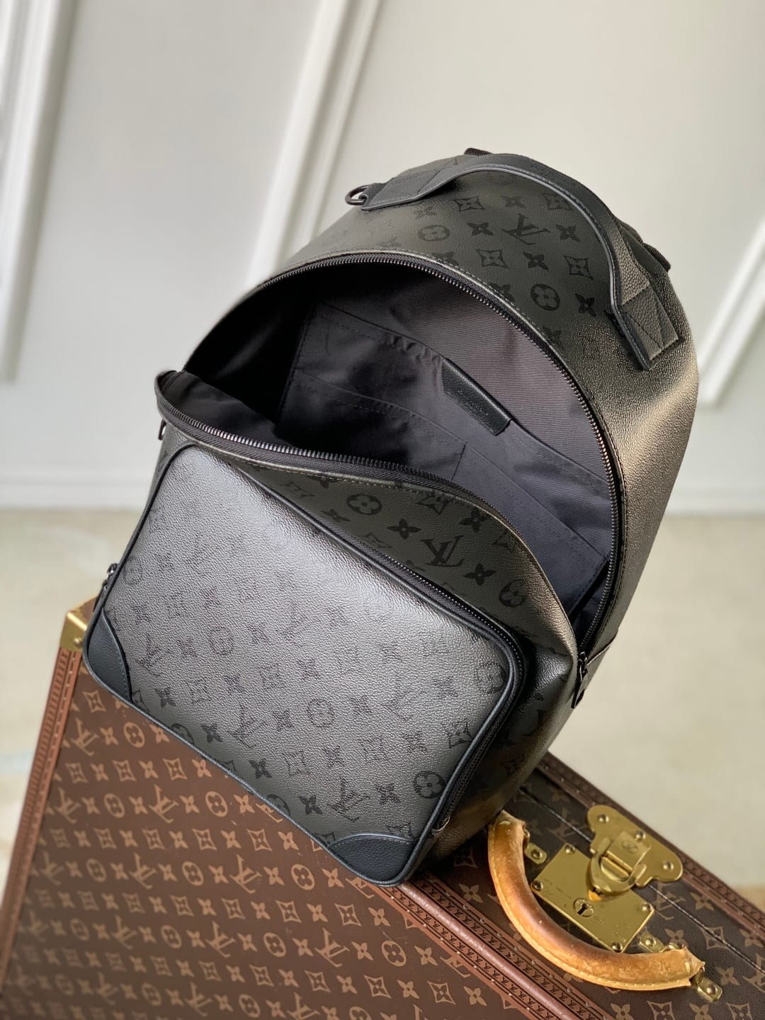 Discovery Cargo Backpack detail 9