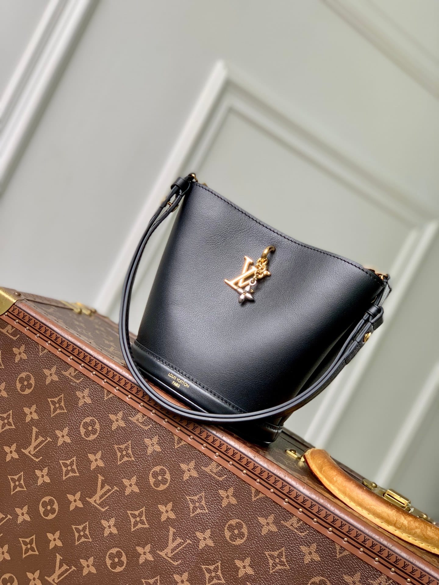LV Bloom Mini Hobo detail 1