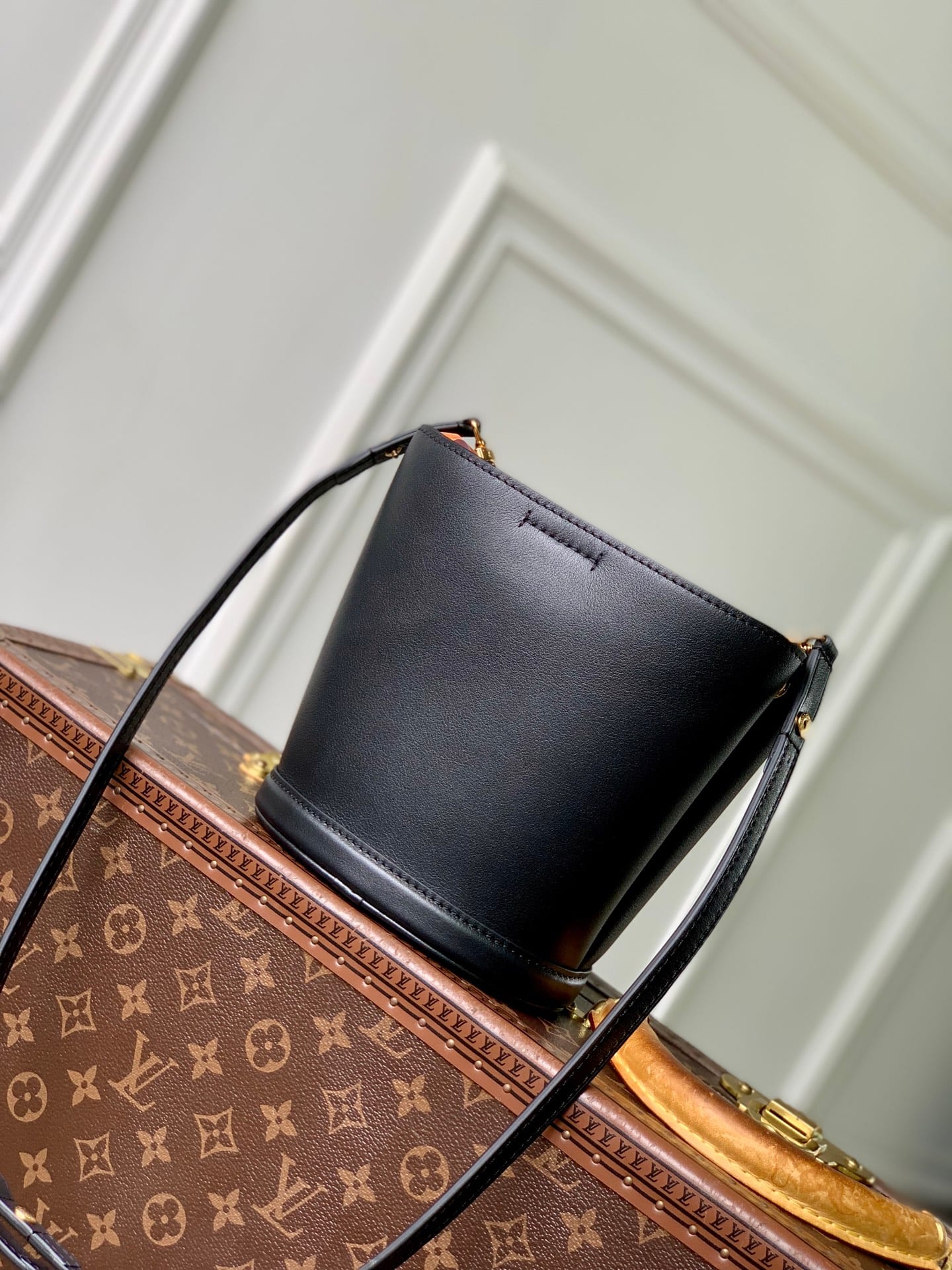 LV Bloom Mini Hobo detail 3