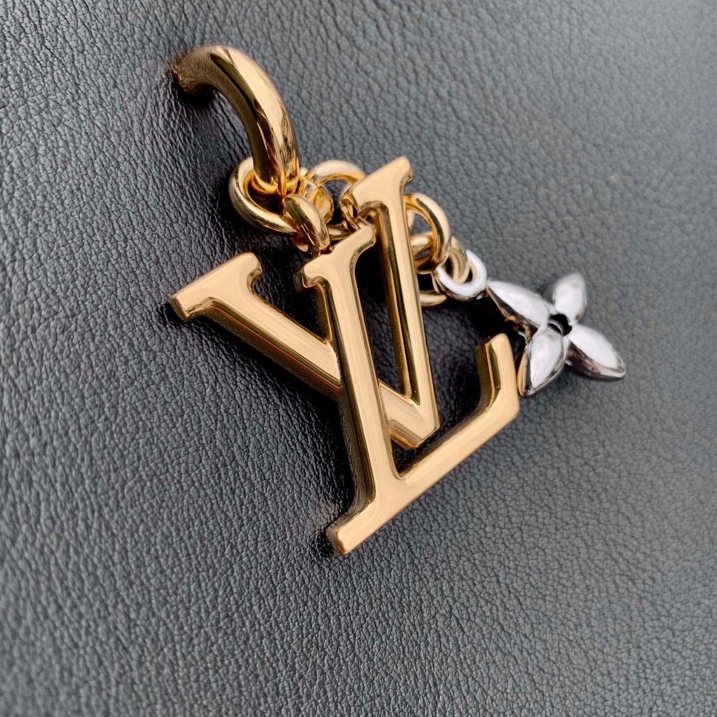 LV Bloom Mini Hobo detail 5