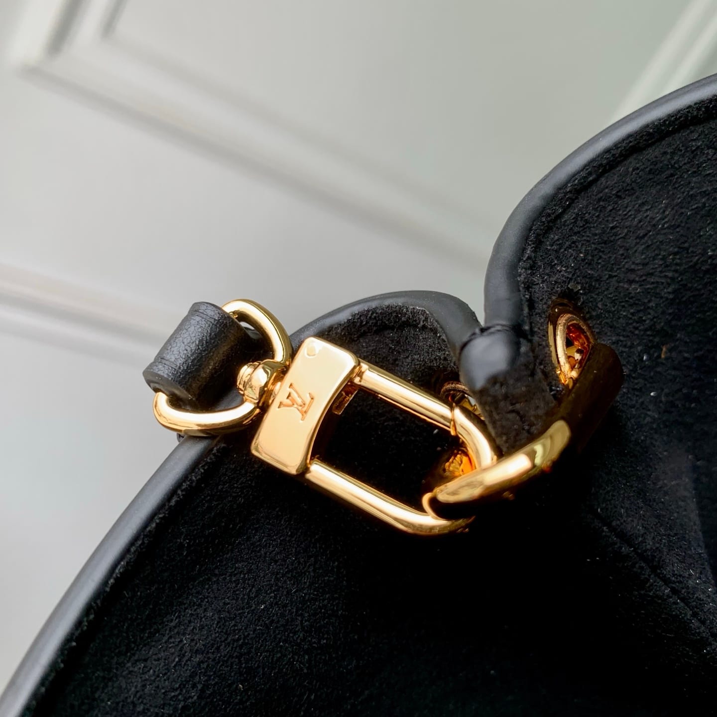 LV Bloom Mini Hobo detail 6