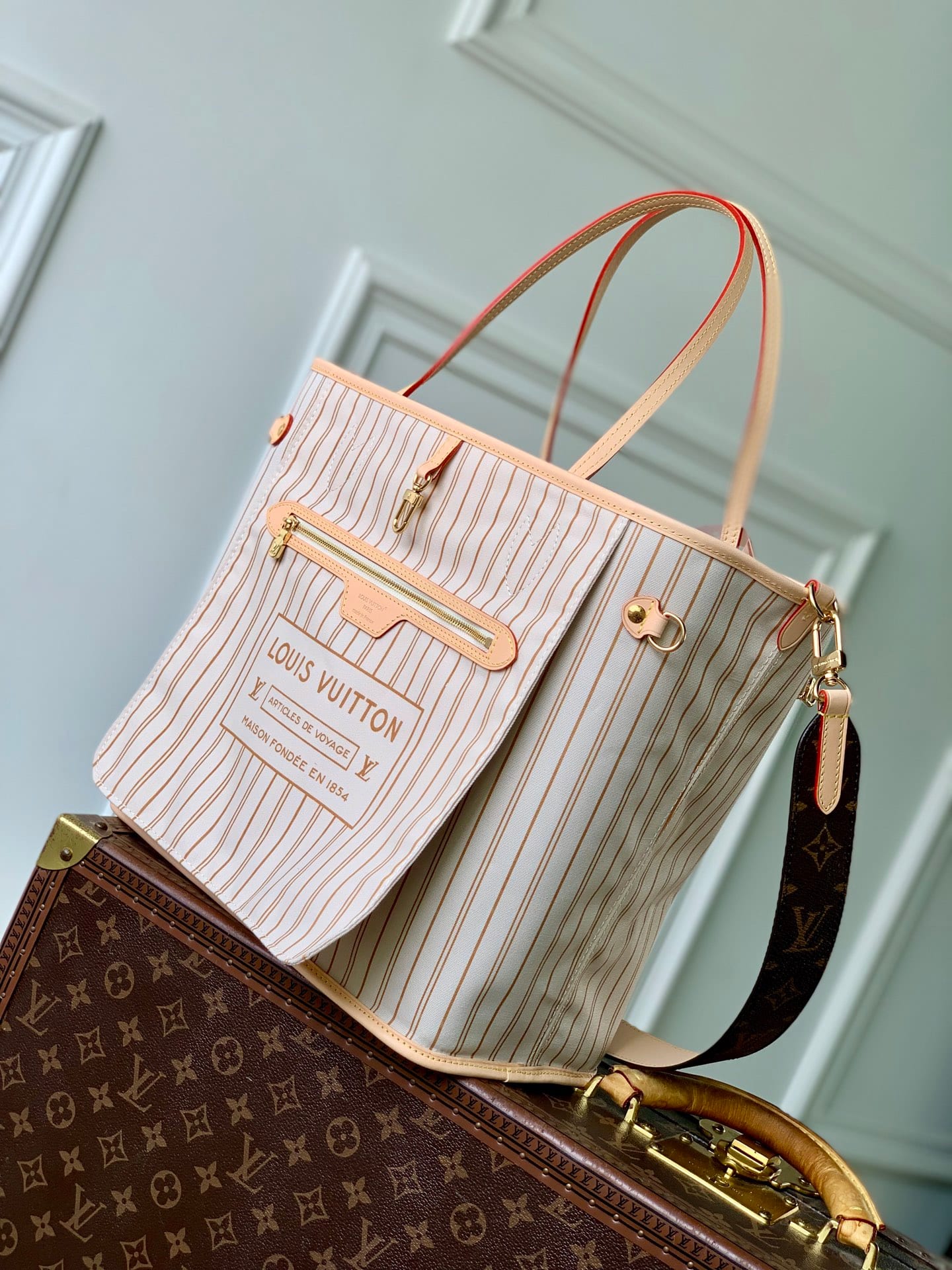 Neverfull Bandoulière Inside Out MM detail 2