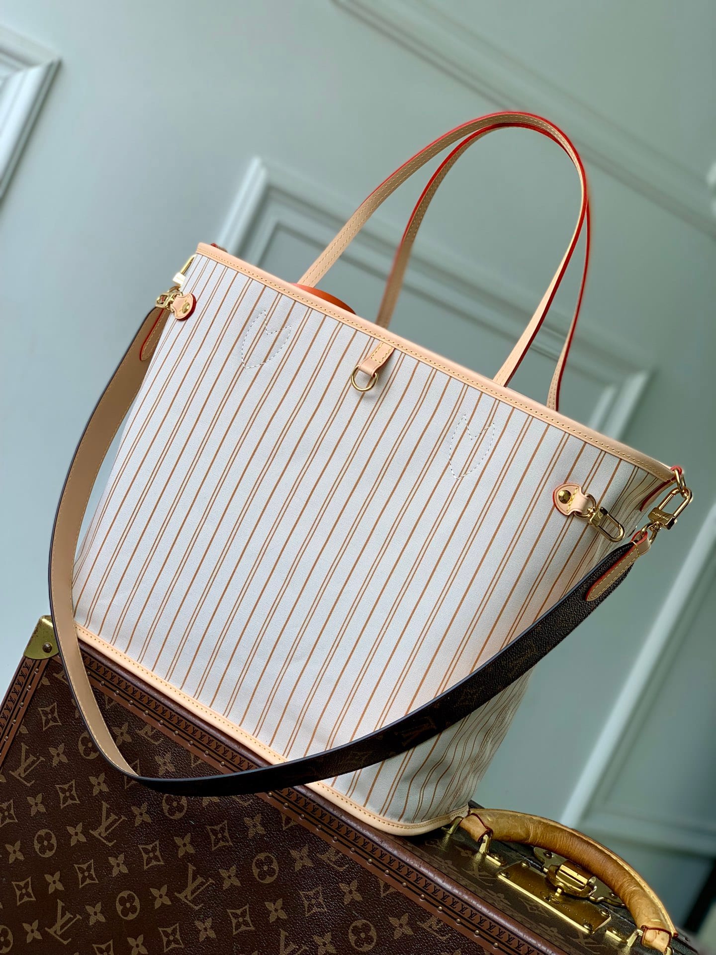 Neverfull Bandoulière Inside Out MM detail 3