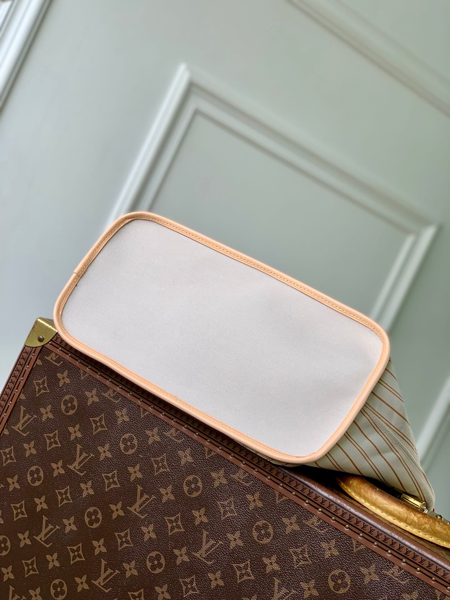 Neverfull Bandoulière Inside Out MM detail 4