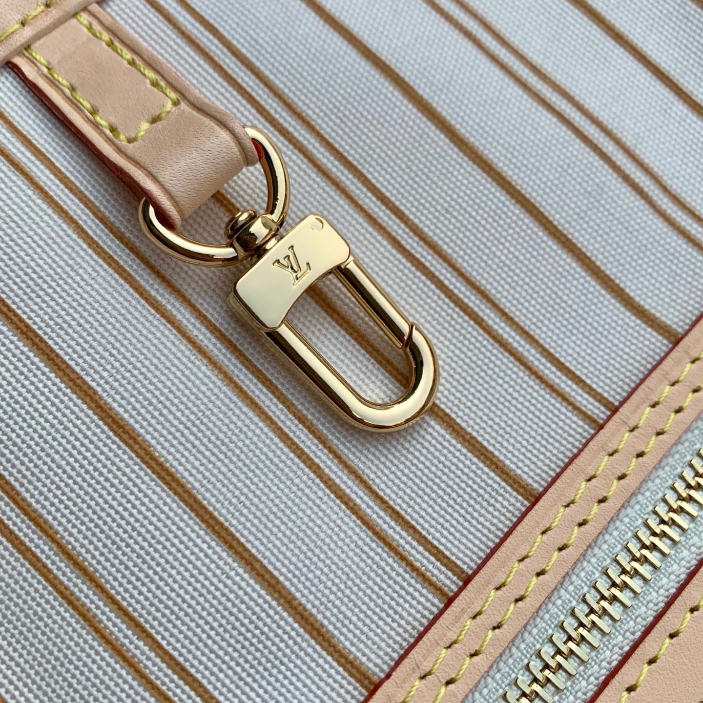 Neverfull Bandoulière Inside Out MM detail 6