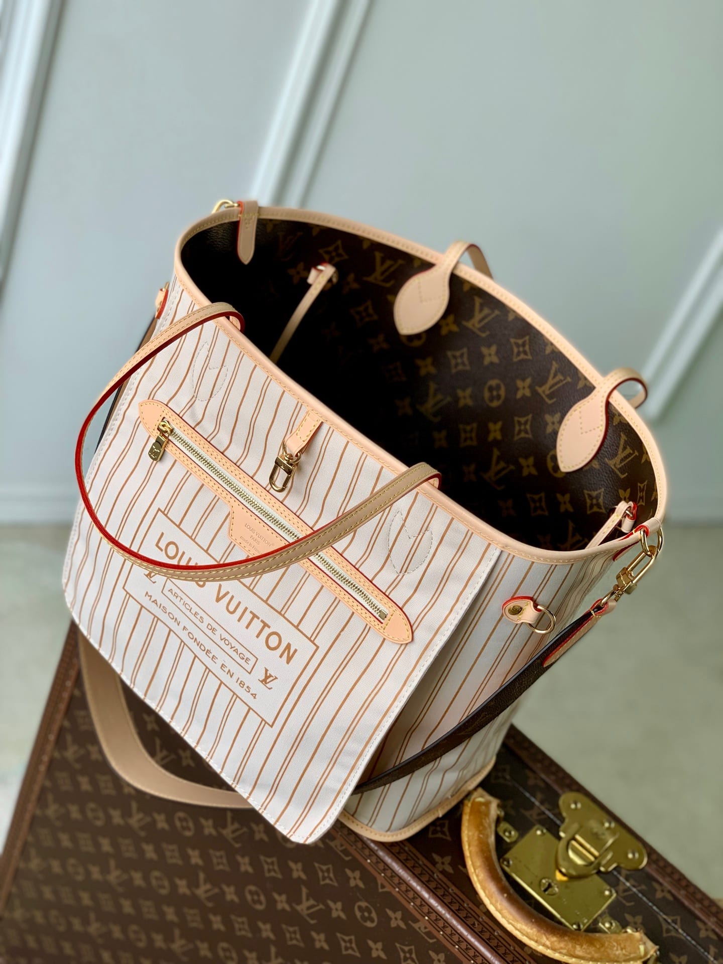 Neverfull Bandoulière Inside Out MM detail 9