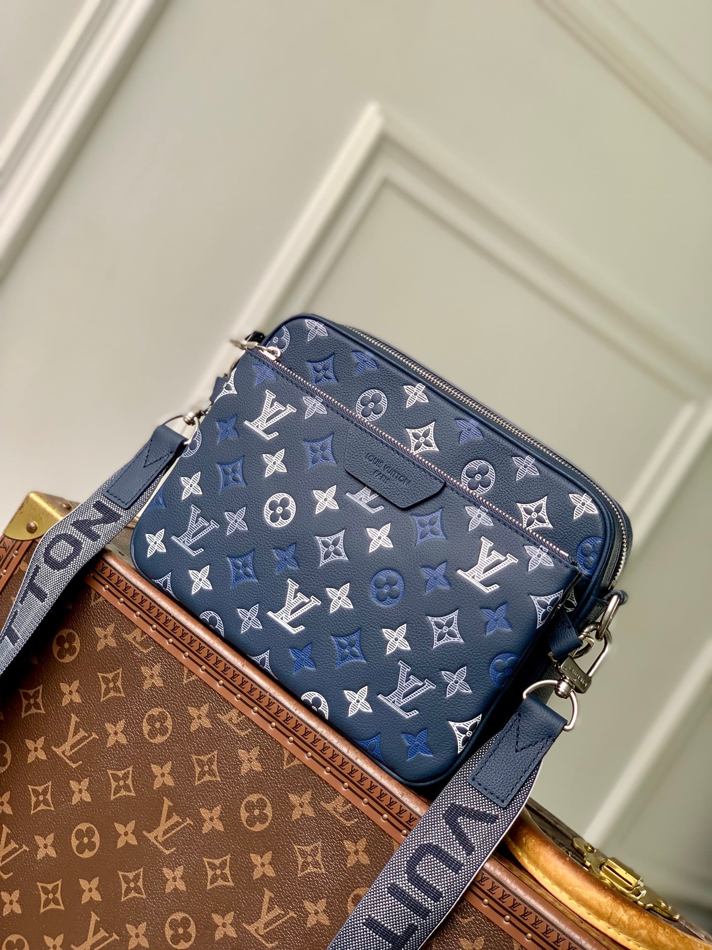 Trio Messenger detail 1
