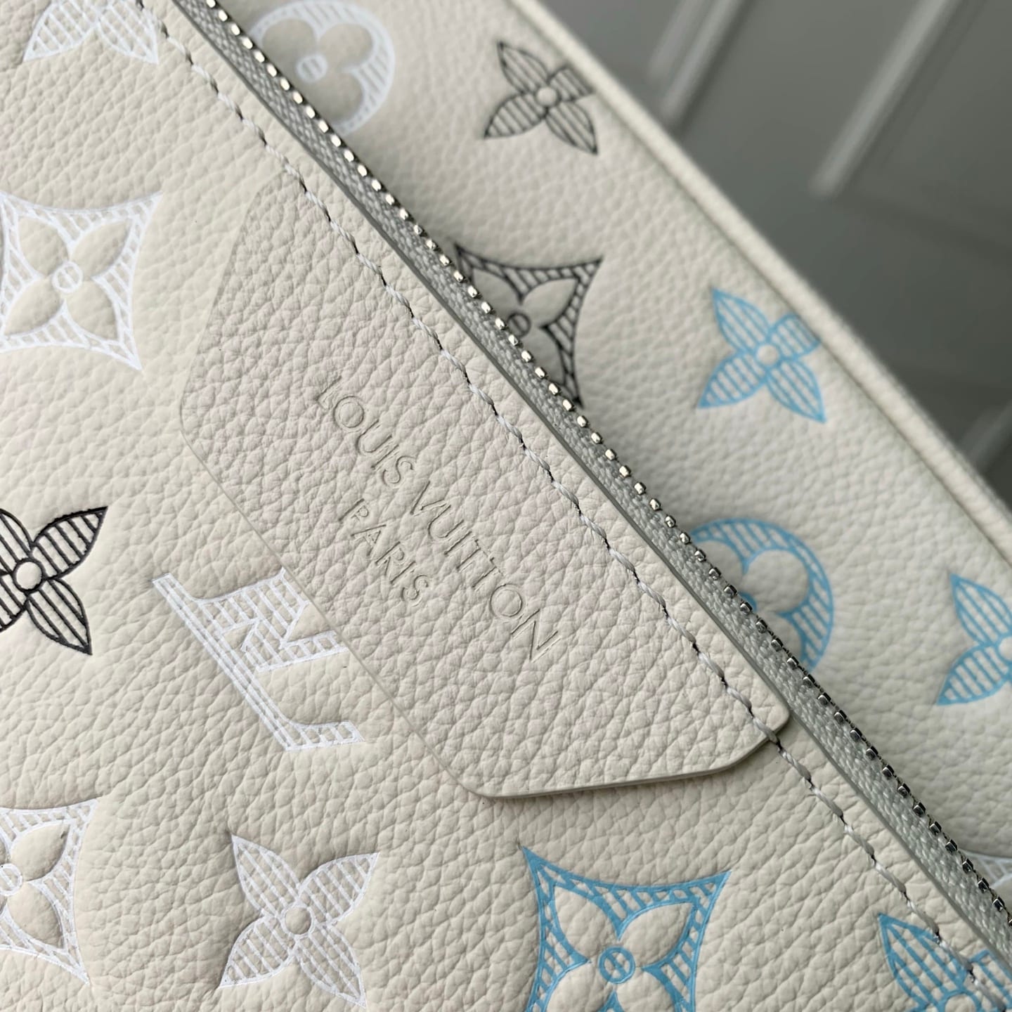 Trio Messenger detail 5