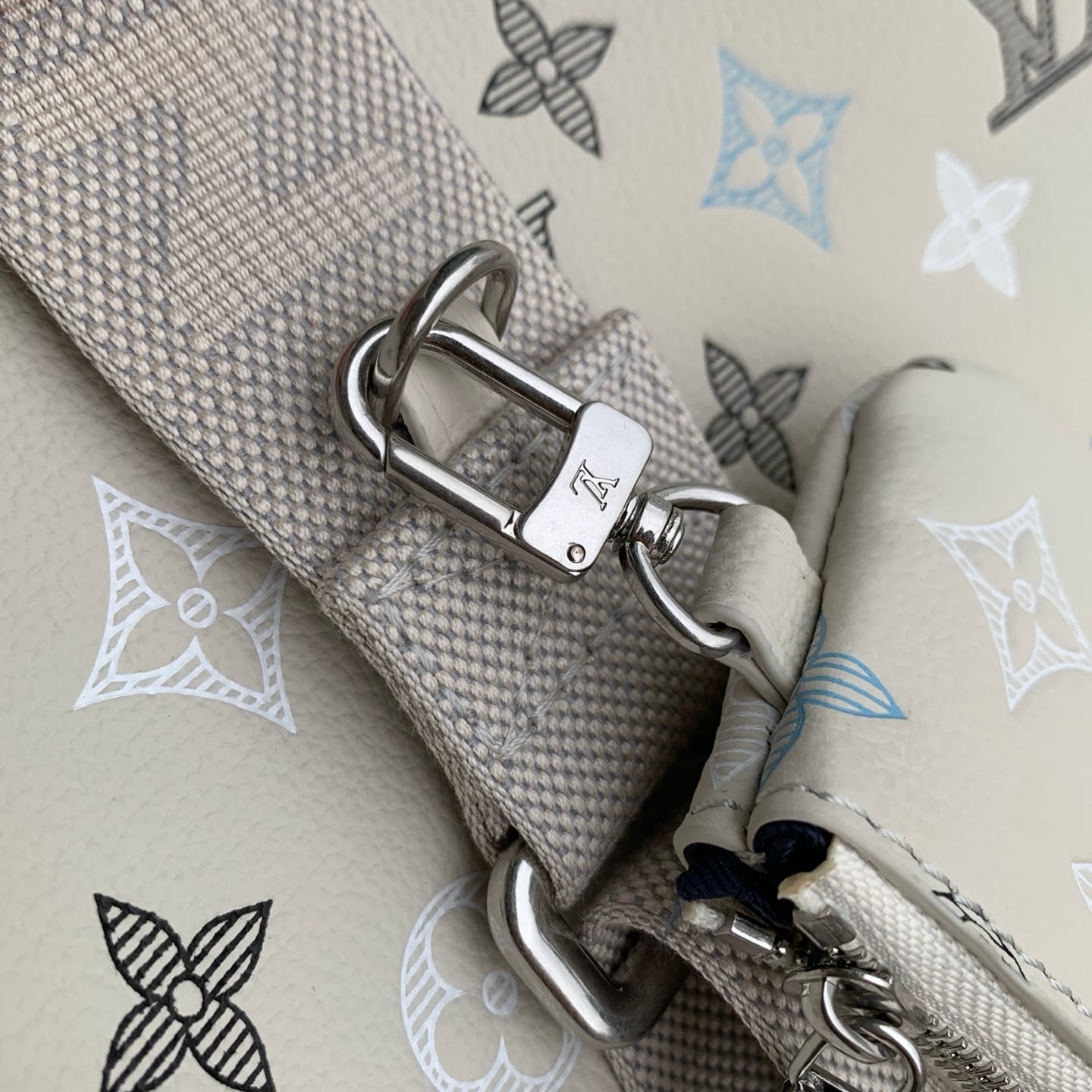 Trio Messenger detail 7