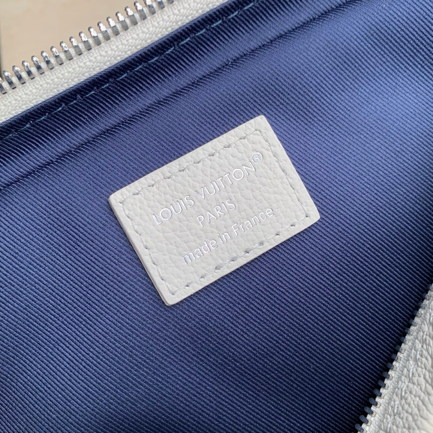 Trio Messenger detail 9