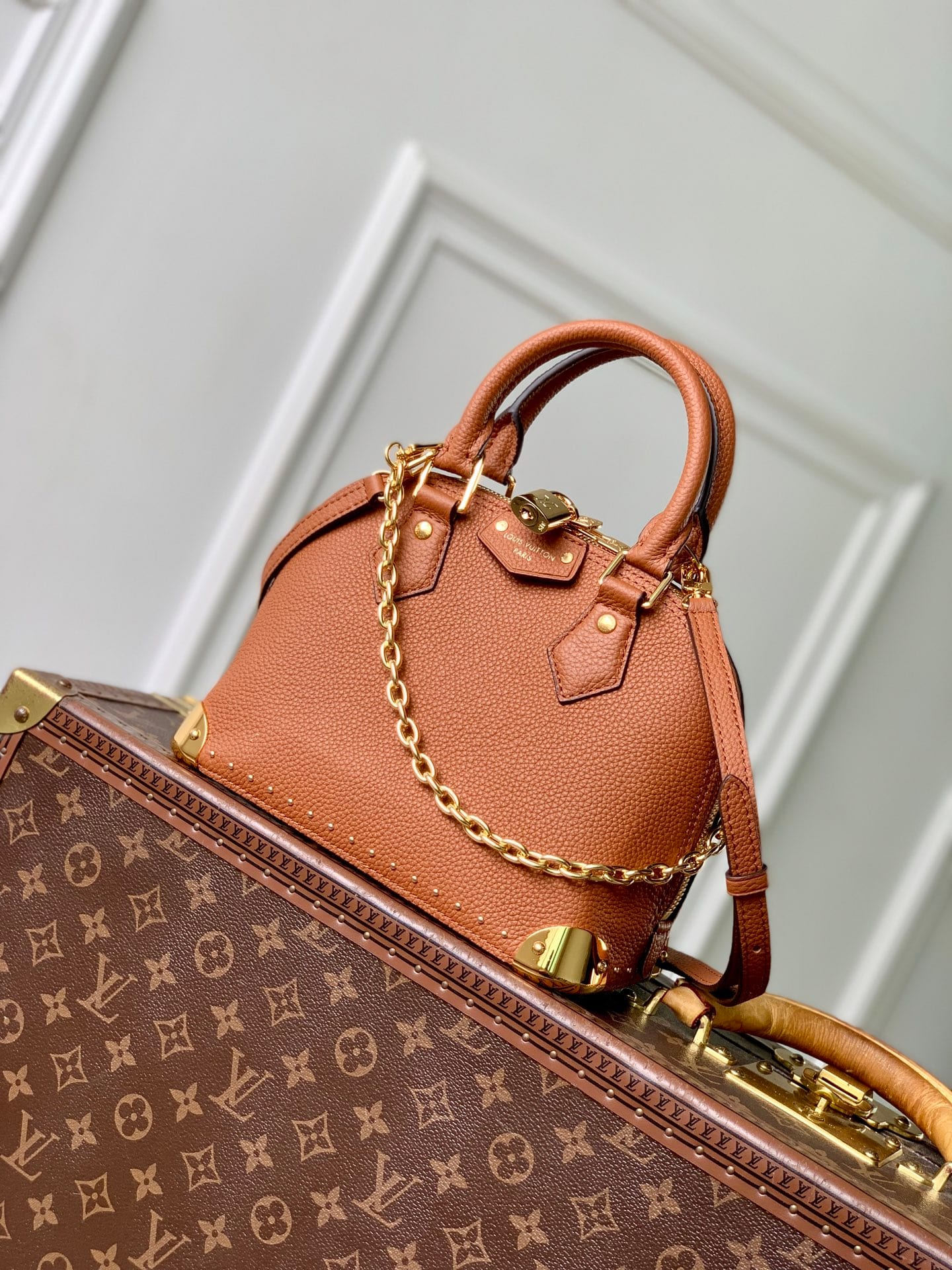 Alma Trunk BB detail 1
