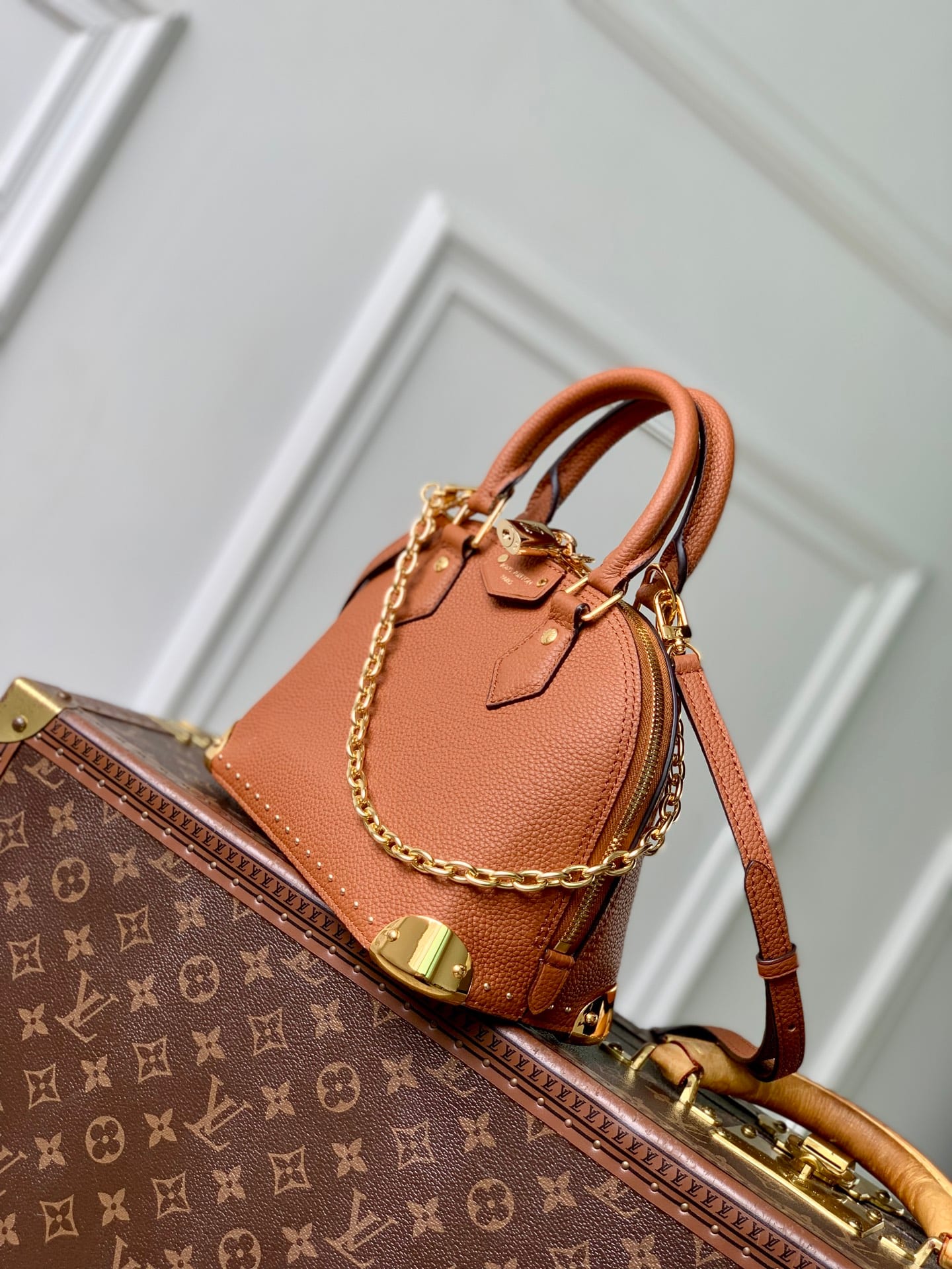 Alma Trunk BB detail 2