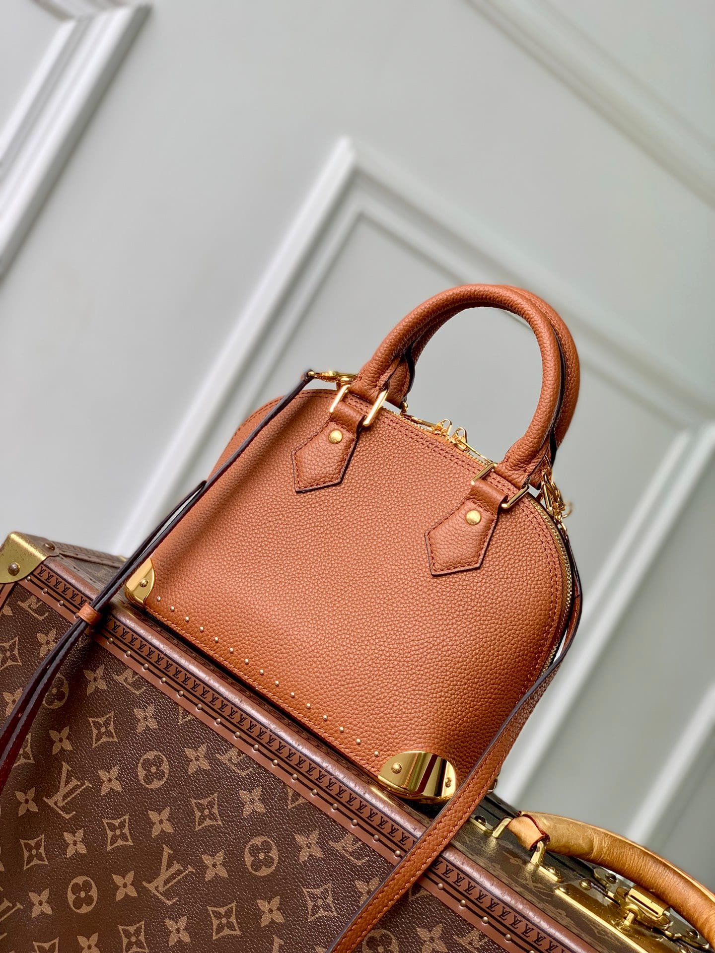 Alma Trunk BB detail 3