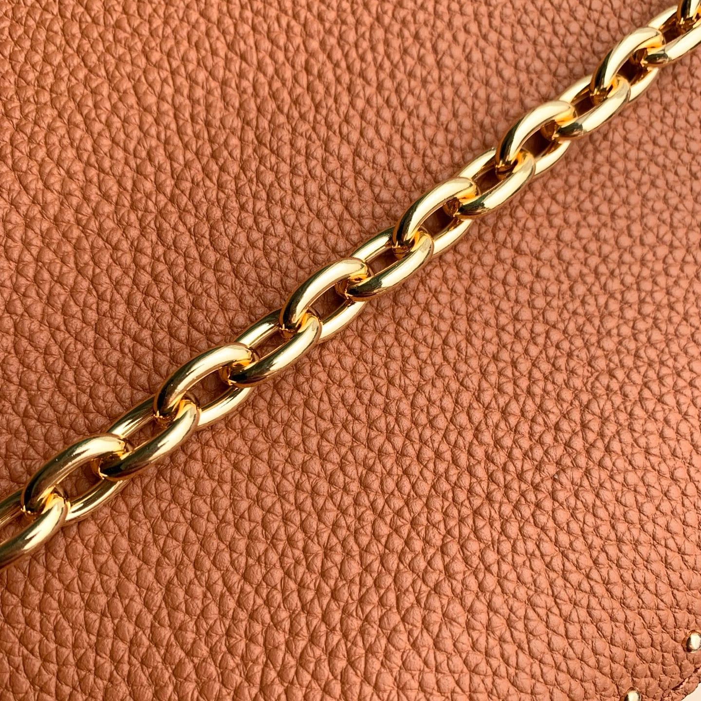 Alma Trunk BB detail 8