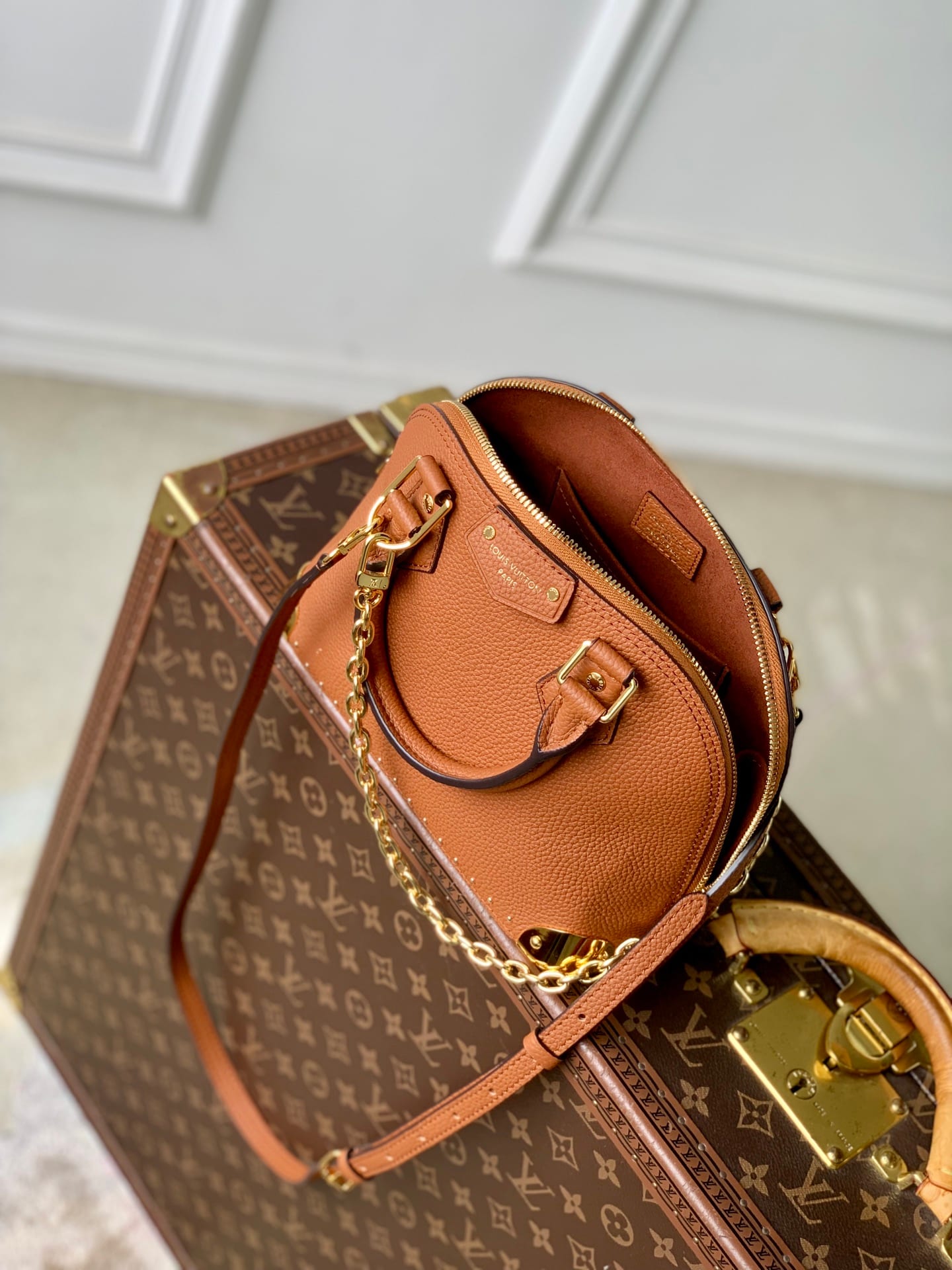 Alma Trunk BB detail 10