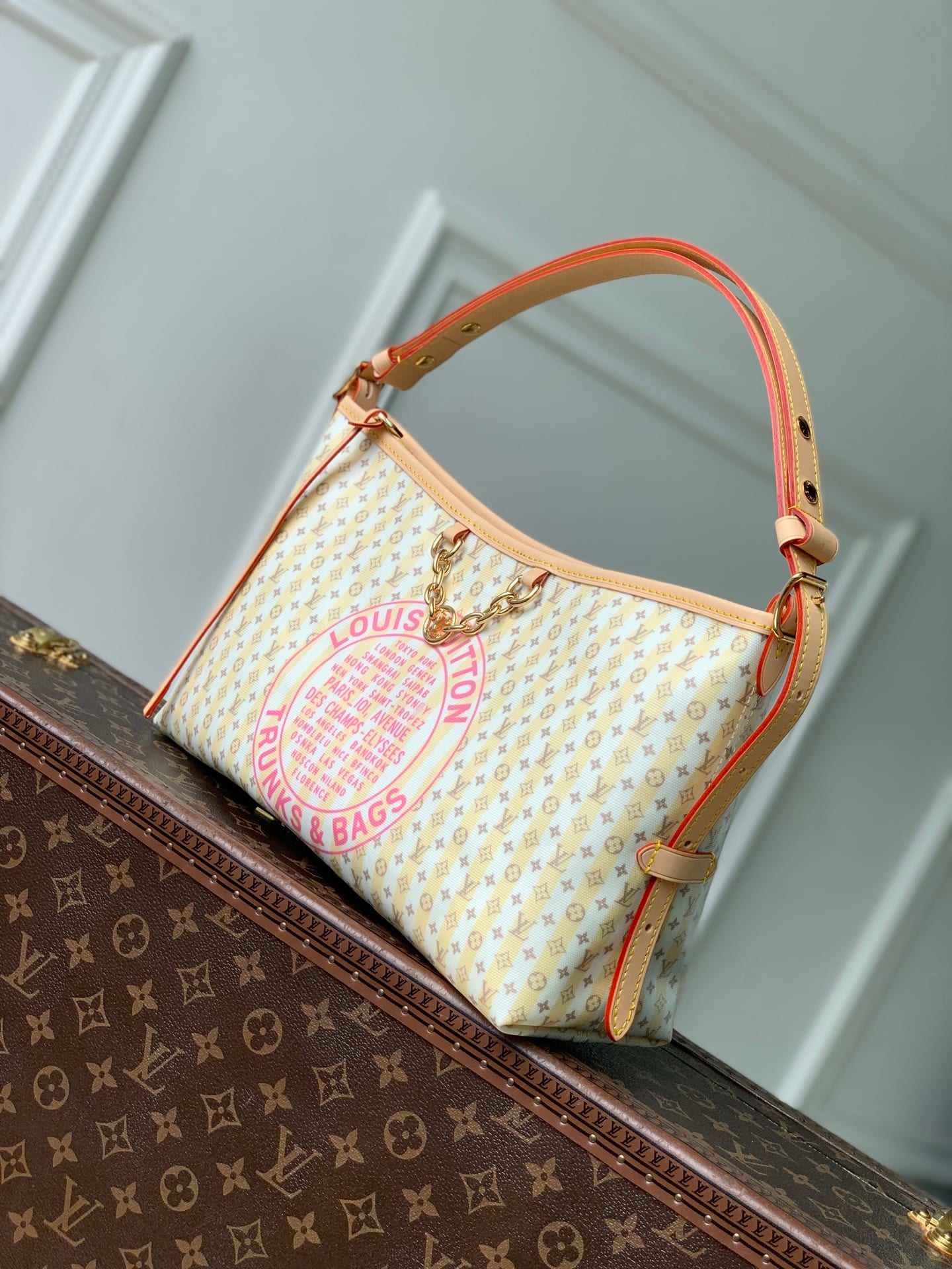 Carryall East West detail 2
