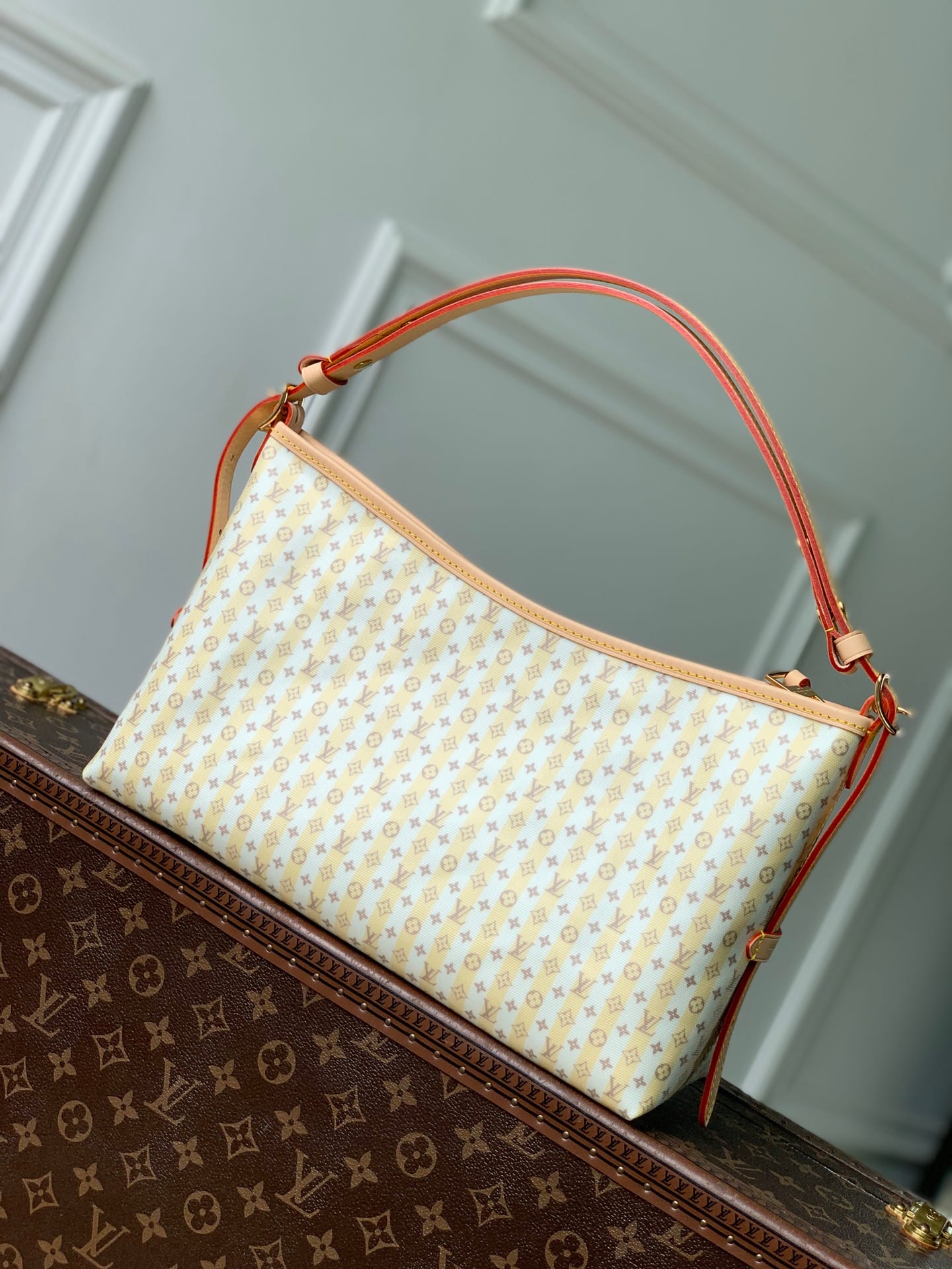 Carryall East West detail 3