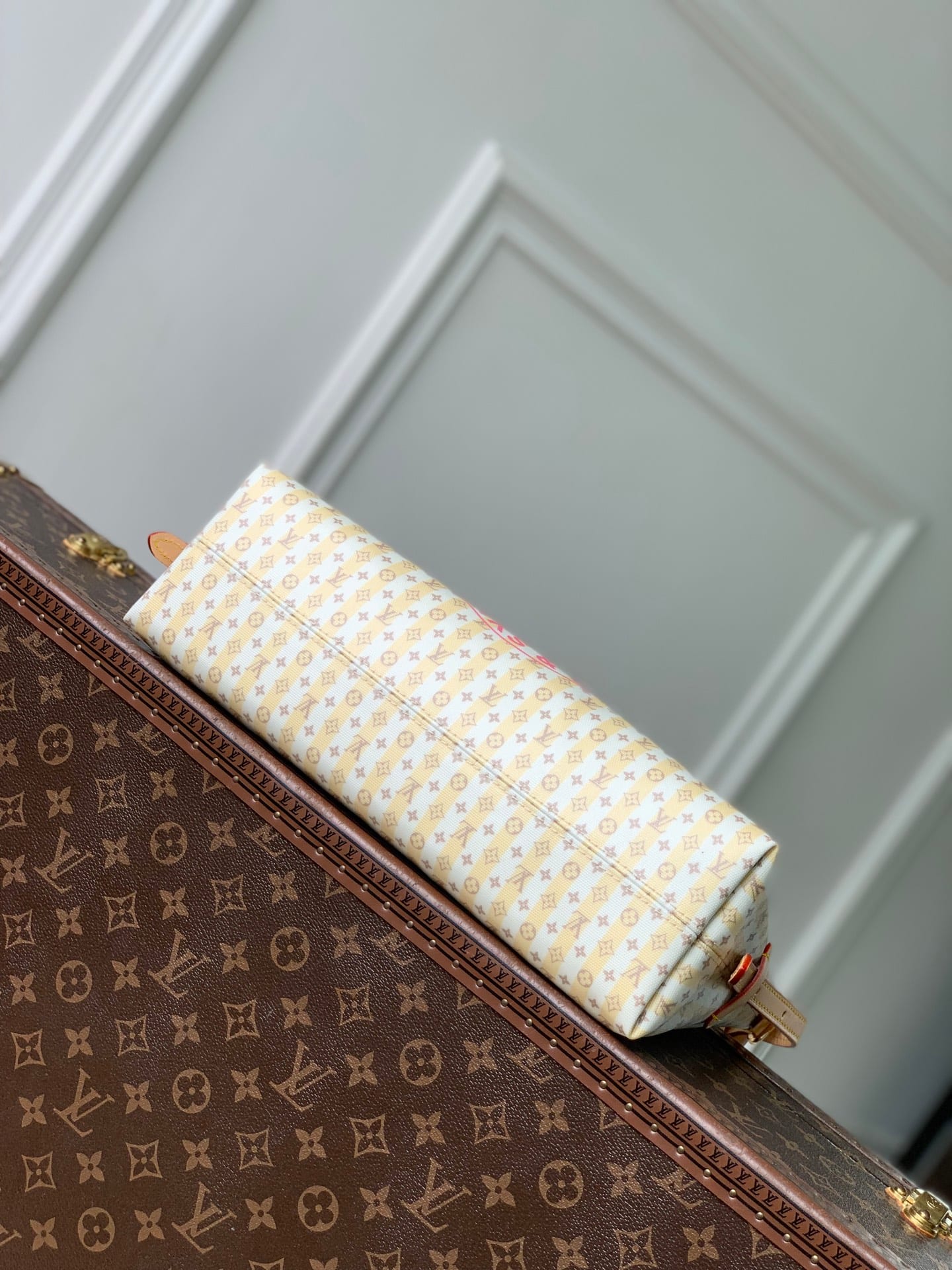 Carryall East West detail 4