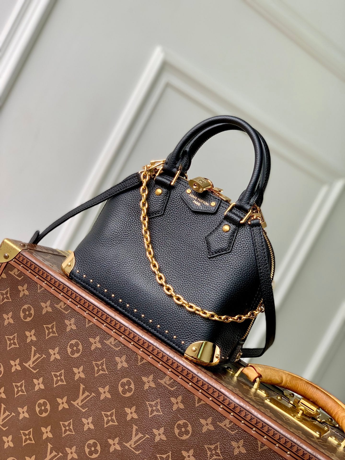 Alma Trunk BB detail 1