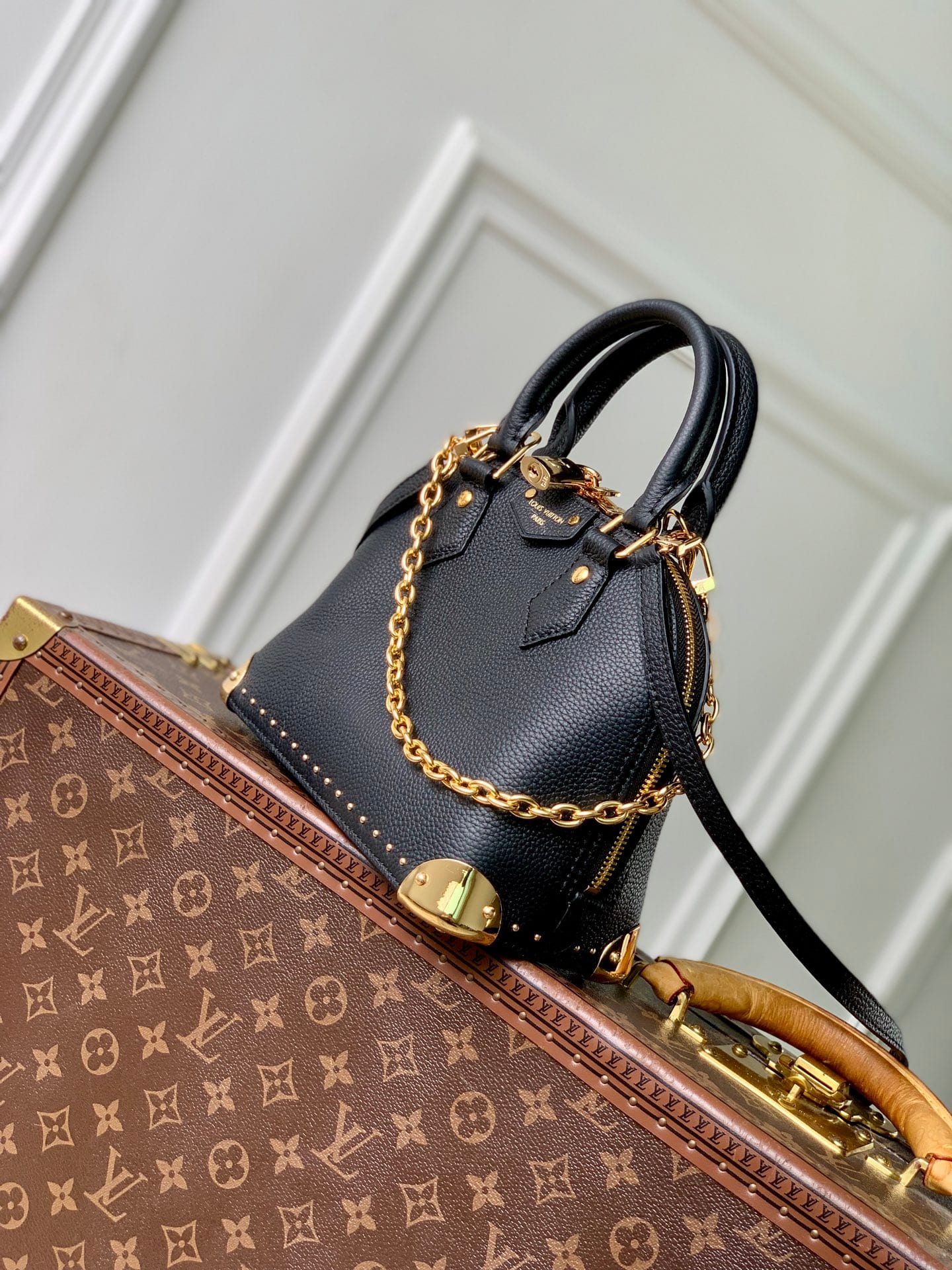 Alma Trunk BB detail 2