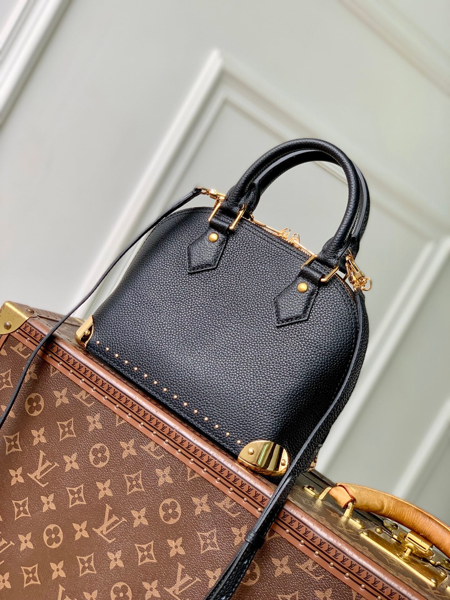 Alma Trunk BB detail 3