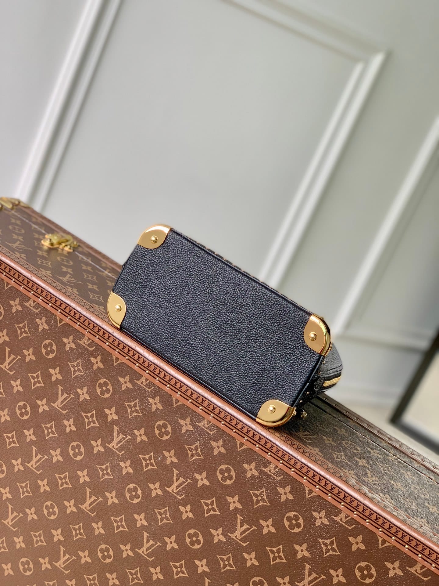 Alma Trunk BB detail 4