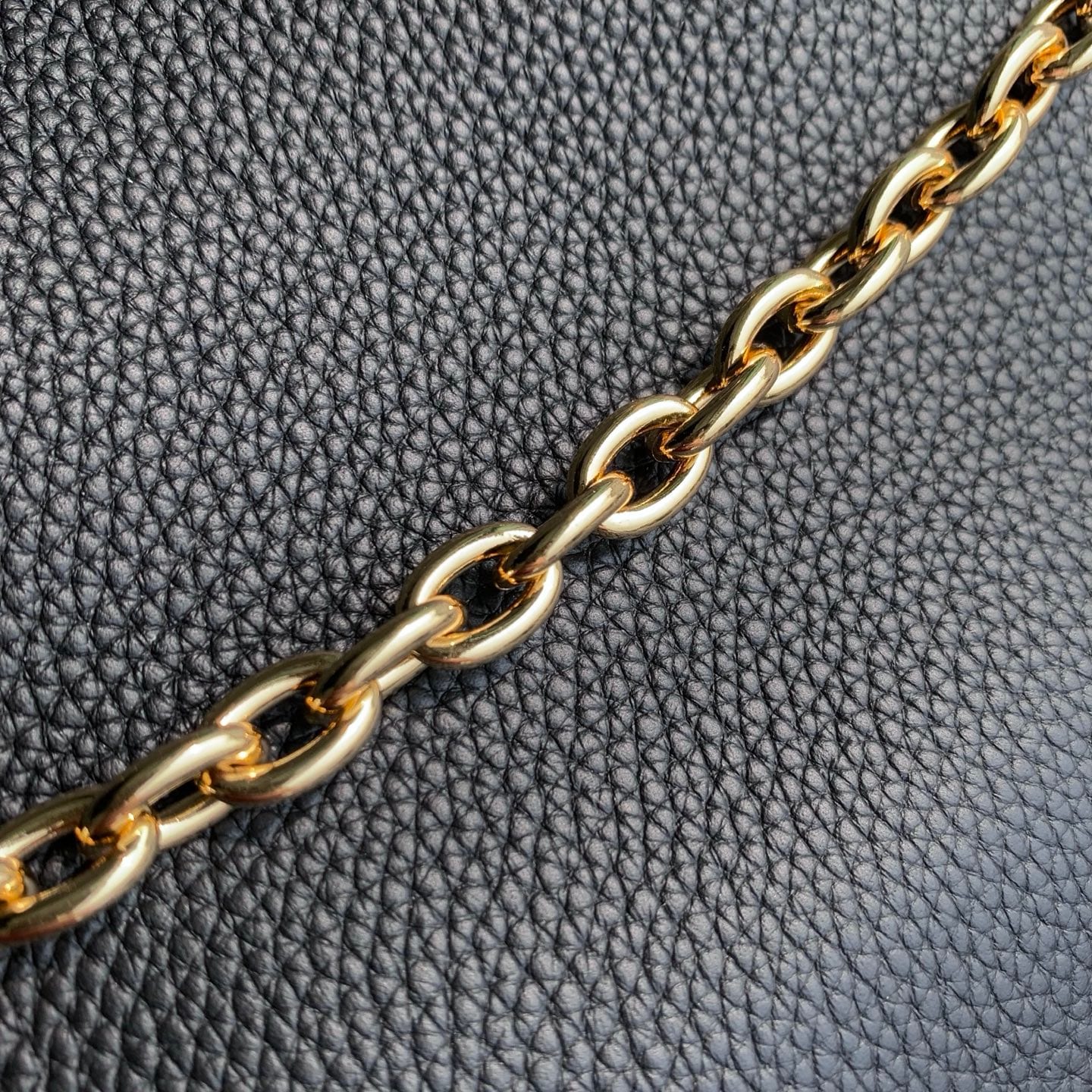 Alma Trunk BB detail 8